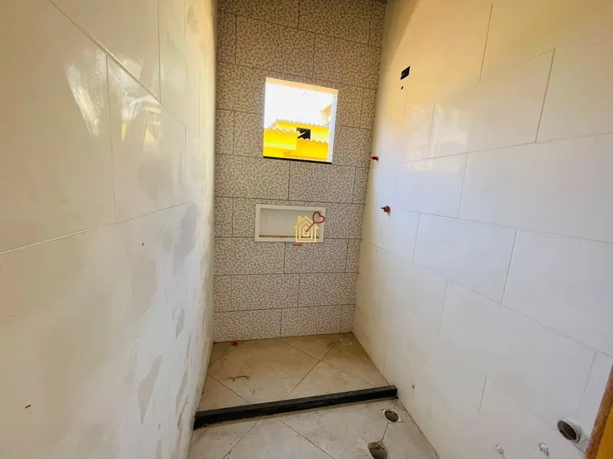 Foto 2 de Casa com 2 quartos à venda, 60m2 em Cabo Frio - RJ