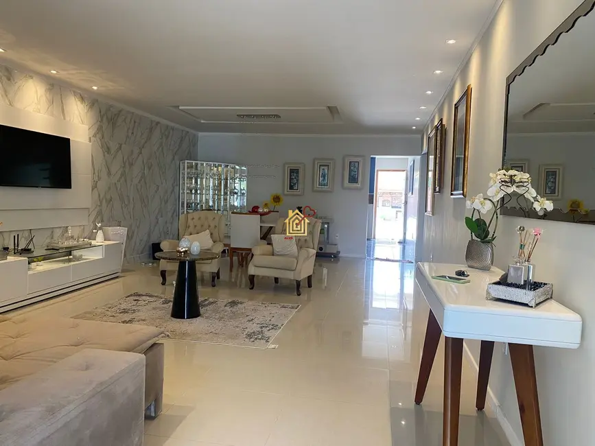 Casa de Condomínio com 3 quartos à venda, 250m2 em Cabo Frio - RJ - imagem 9 Foto 9 de Casa de Condomínio com 3 quartos à venda, 250m2 em Cabo Frio - RJ