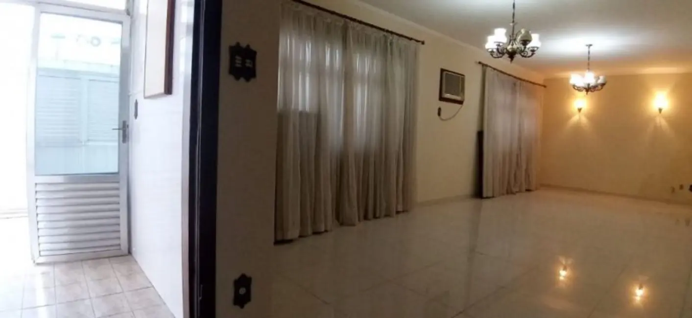 Casa com 3 quartos para alugar, 200m2 em Aparecida, Santos - SP - imagem 3 Foto 3 de Casa com 3 quartos para alugar, 200m2 em Aparecida, Santos - SP