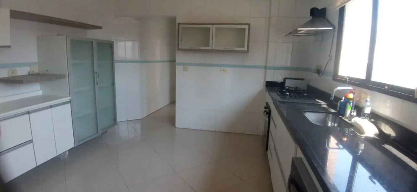 Apartamento com 3 quartos para alugar, 150m2 em Embaré, Santos - SP - imagem 8 Foto 8 de Apartamento com 3 quartos para alugar, 150m2 em Embaré, Santos - SP
