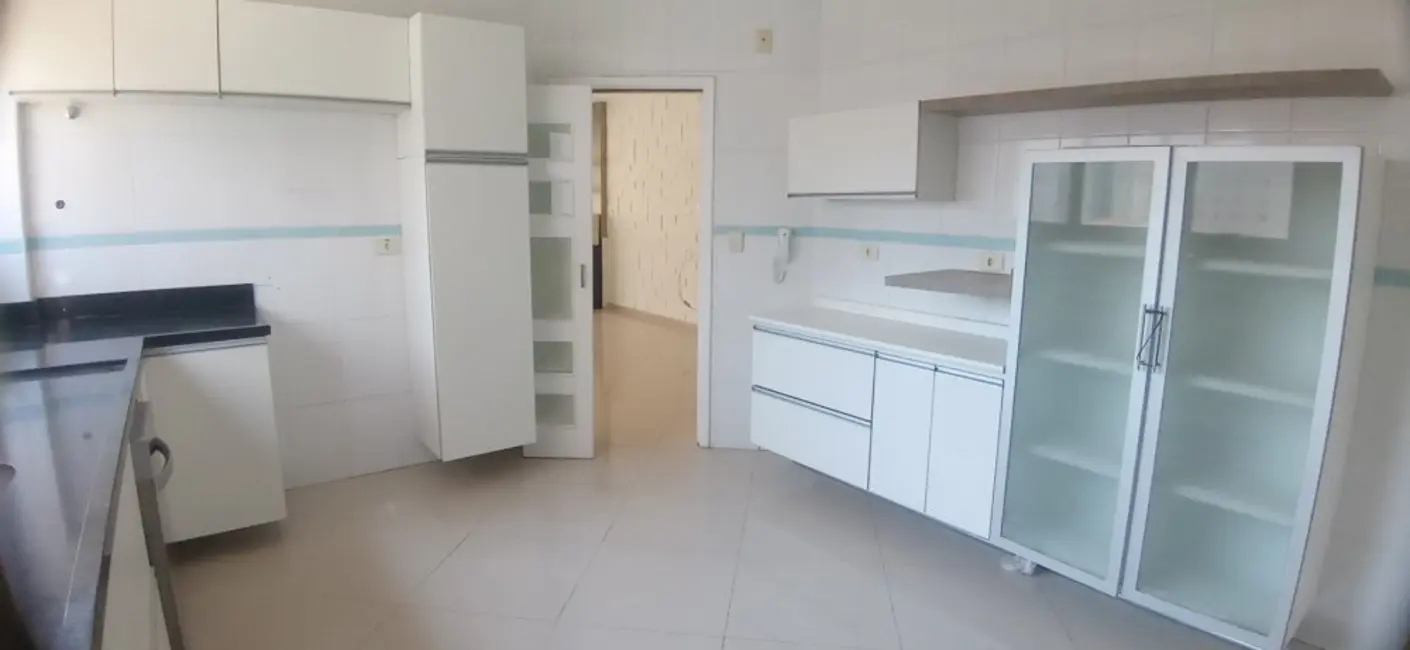 Apartamento com 3 quartos para alugar, 150m2 em Embaré, Santos - SP - imagem 7 Foto 7 de Apartamento com 3 quartos para alugar, 150m2 em Embaré, Santos - SP