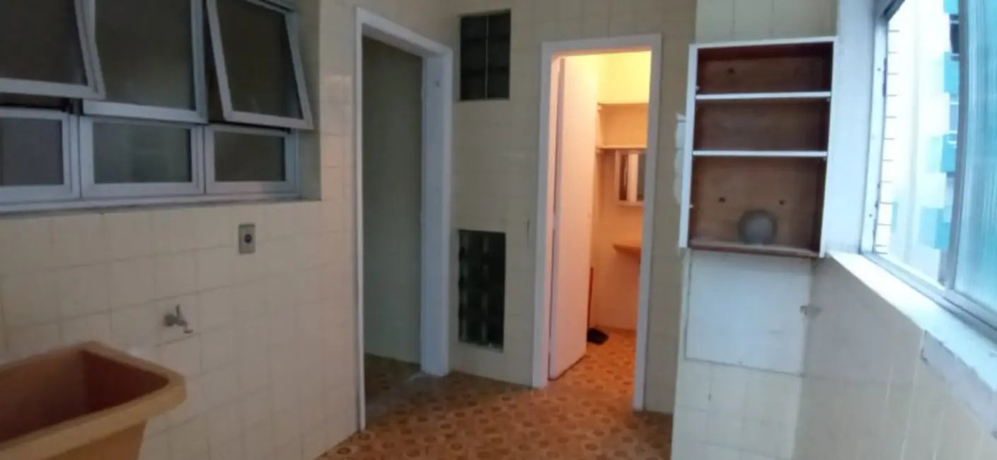 Foto 2 de Apartamento com 2 quartos para alugar, 120m2 em Gonzaga, Santos - SP