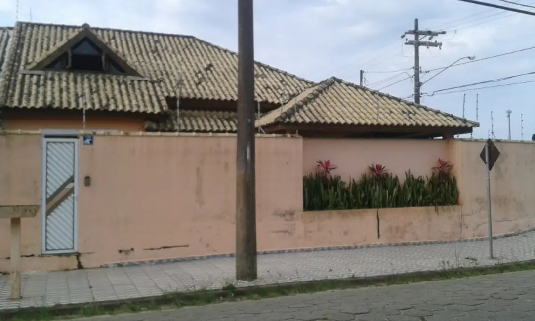 Sobrado com 3 quartos à venda, 185m2 em Peruibe - SP - imagem 3 Foto 3 de Sobrado com 3 quartos à venda, 185m2 em Peruibe - SP