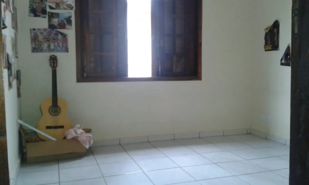 Sobrado com 3 quartos à venda, 185m2 em Peruibe - SP - imagem 9 Foto 9 de Sobrado com 3 quartos à venda, 185m2 em Peruibe - SP