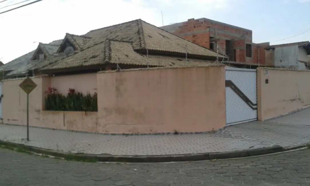 Sobrado com 3 quartos à venda, 185m2 em Peruibe - SP - imagem 1 Foto 1 de Sobrado com 3 quartos à venda, 185m2 em Peruibe - SP