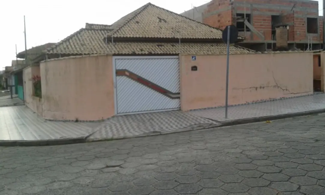 Sobrado com 3 quartos à venda, 185m2 em Peruibe - SP - imagem 2 Foto 2 de Sobrado com 3 quartos à venda, 185m2 em Peruibe - SP