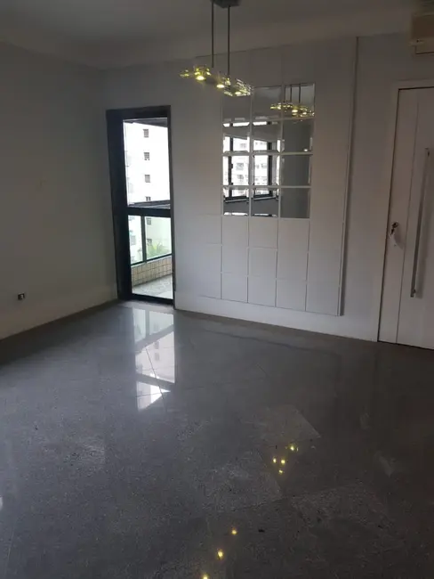 Apartamento com 3 quartos para alugar, 136m2 em Embaré, Santos - SP - imagem 9 Foto 9 de Apartamento com 3 quartos para alugar, 136m2 em Embaré, Santos - SP