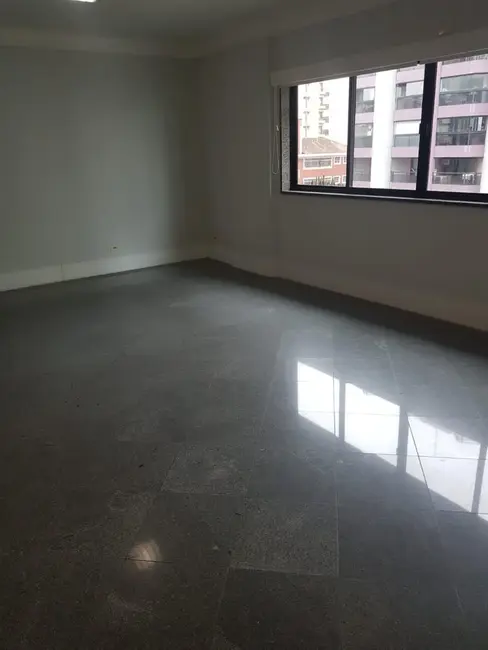 Apartamento com 3 quartos para alugar, 136m2 em Embaré, Santos - SP - imagem 8 Foto 8 de Apartamento com 3 quartos para alugar, 136m2 em Embaré, Santos - SP