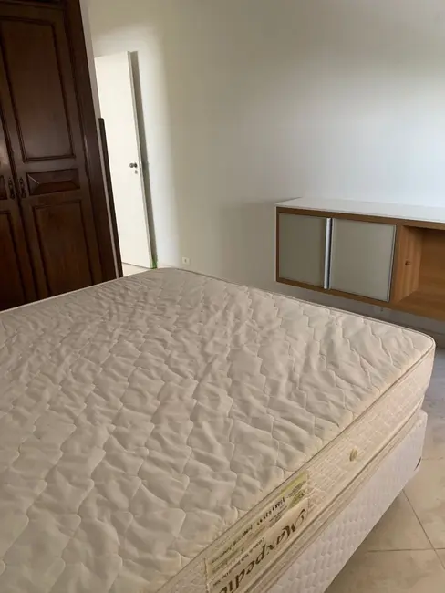Apartamento com 3 quartos para alugar, 165m2 em Gonzaga, Santos - SP - imagem 4 Foto 4 de Apartamento com 3 quartos para alugar, 165m2 em Gonzaga, Santos - SP