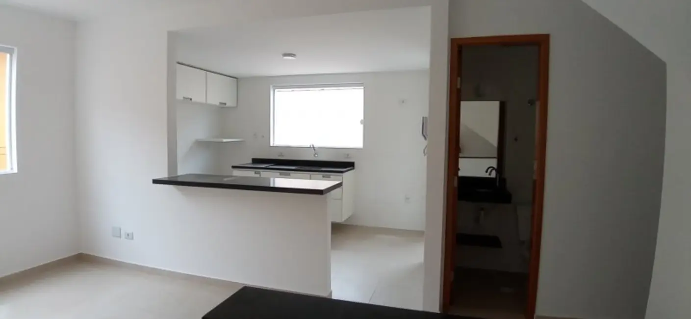 Casa com 2 quartos para alugar, 110m2 em Marapé, Santos - SP - imagem 4 Foto 4 de Casa com 2 quartos para alugar, 110m2 em Marapé, Santos - SP