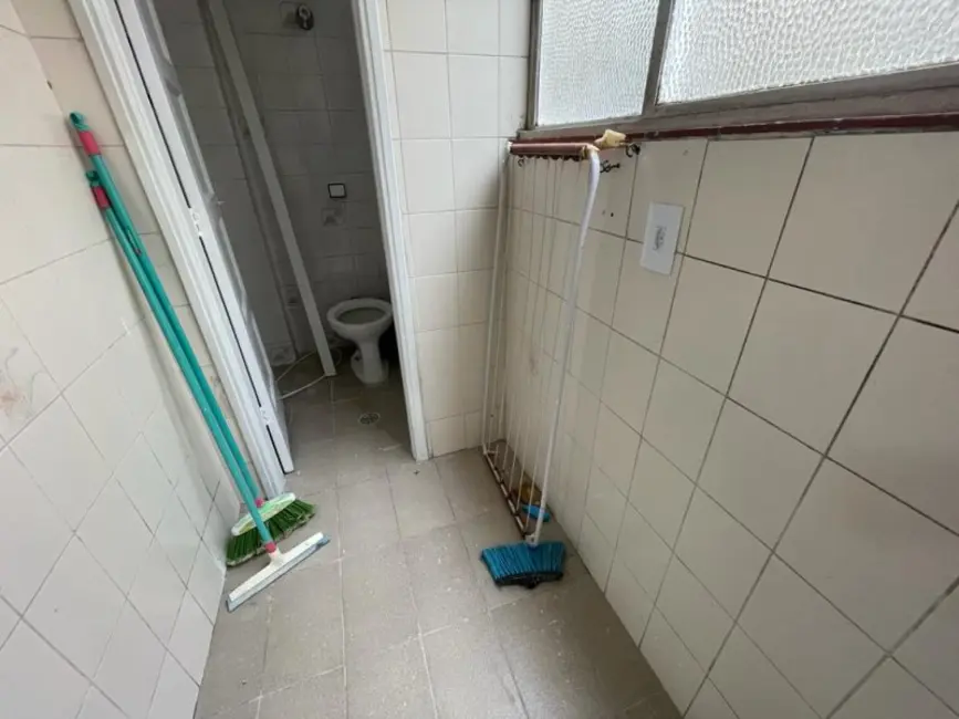 Foto 2 de Apartamento com 2 quartos para alugar, 90m2 em Embaré, Santos - SP