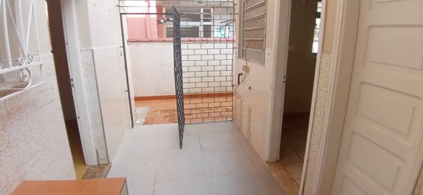 Casa com 3 quartos para alugar, 285m2 em Marapé, Santos - SP - imagem 5 Foto 5 de Casa com 3 quartos para alugar, 285m2 em Marapé, Santos - SP