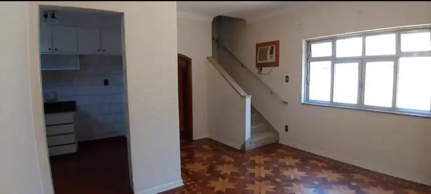 Casa com 2 quartos para alugar, 110m2 em Ponta da Praia, Santos - SP - imagem 5 Foto 5 de Casa com 2 quartos para alugar, 110m2 em Ponta da Praia, Santos - SP