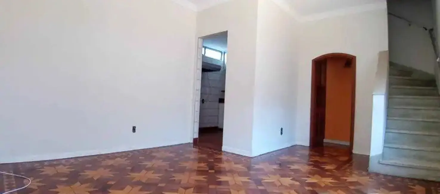 Casa com 2 quartos para alugar, 110m2 em Ponta da Praia, Santos - SP - imagem 2 Foto 2 de Casa com 2 quartos para alugar, 110m2 em Ponta da Praia, Santos - SP