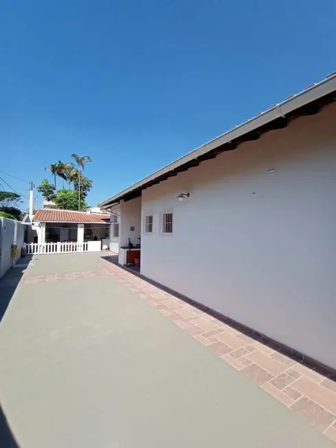 Foto 4 de Casa com 3 quartos à venda, 300m2 em Itanhaem - SP