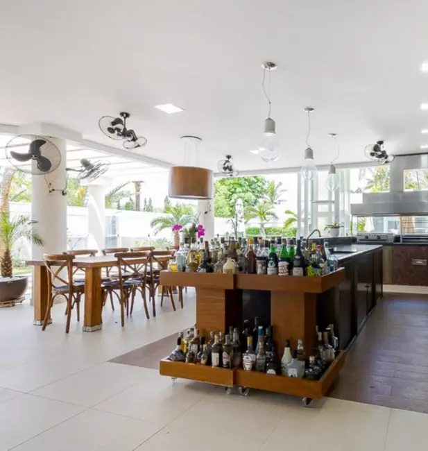 Casa com 6 quartos à venda, 682m2 em Jardim Acapulco, Guaruja - SP - imagem 7 Foto 7 de Casa com 6 quartos à venda, 682m2 em Jardim Acapulco, Guaruja - SP