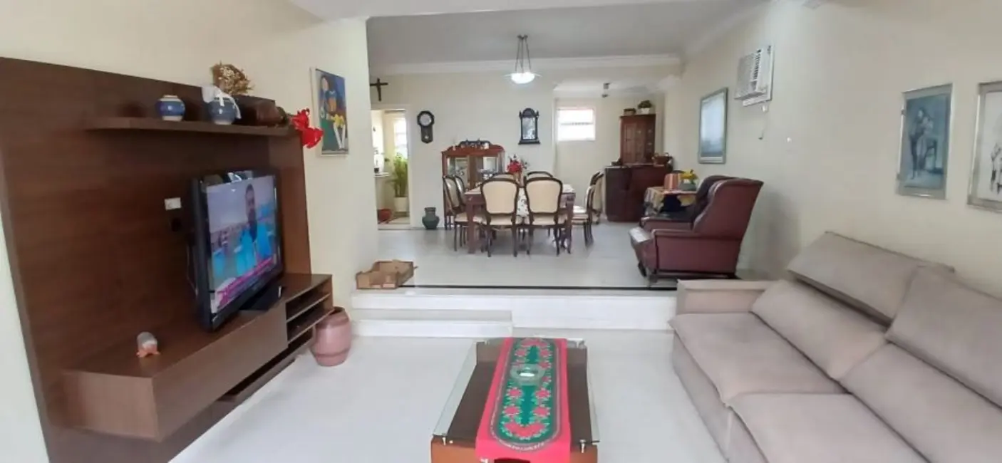 Apartamento com 3 quartos para alugar, 170m2 em Gonzaga, Santos - SP - imagem 4 Foto 4 de Apartamento com 3 quartos para alugar, 170m2 em Gonzaga, Santos - SP