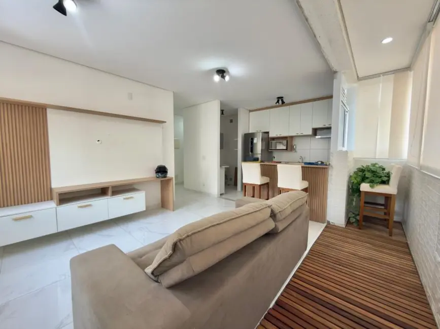 Foto 2 de Apartamento com 2 quartos para alugar, 75m2 em Gonzaga, Santos - SP