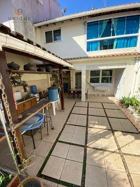 Casa com 3 quartos à venda, 220m2 em Granja dos Cavaleiros, Macae - RJ - imagem 9 Foto 9 de Casa com 3 quartos à venda, 220m2 em Granja dos Cavaleiros, Macae - RJ