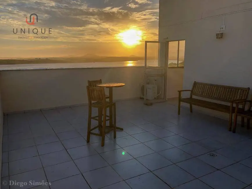 Foto 1 de Cobertura com 3 quartos à venda e para alugar, 120m2 em Granja dos Cavaleiros, Macae - RJ