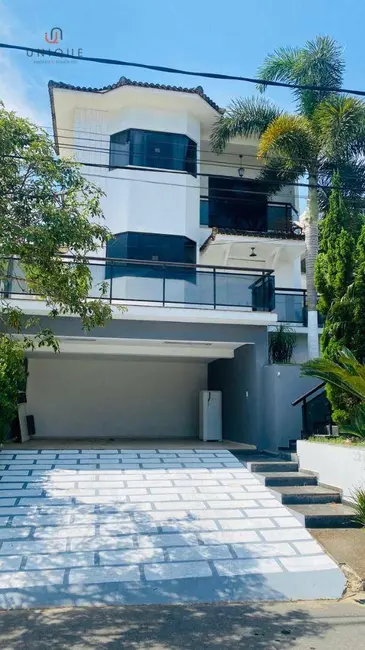Foto 1 de Casa de Condomínio com 3 quartos para alugar, 300m2 em Macae - RJ