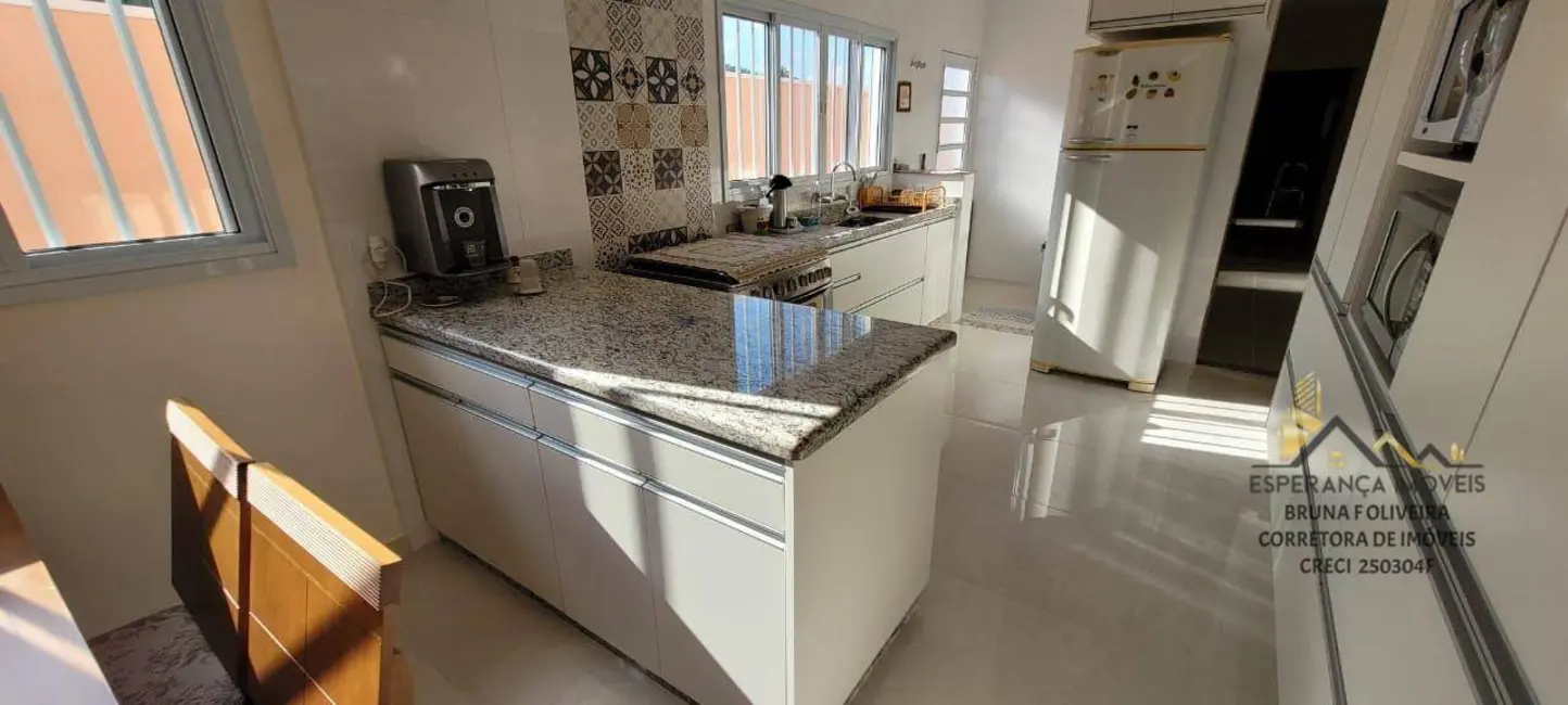 Casa com 3 quartos à venda, 225m2 em Jardim Paulista, Atibaia - SP - imagem 3 Foto 3 de Casa com 3 quartos à venda, 225m2 em Jardim Paulista, Atibaia - SP