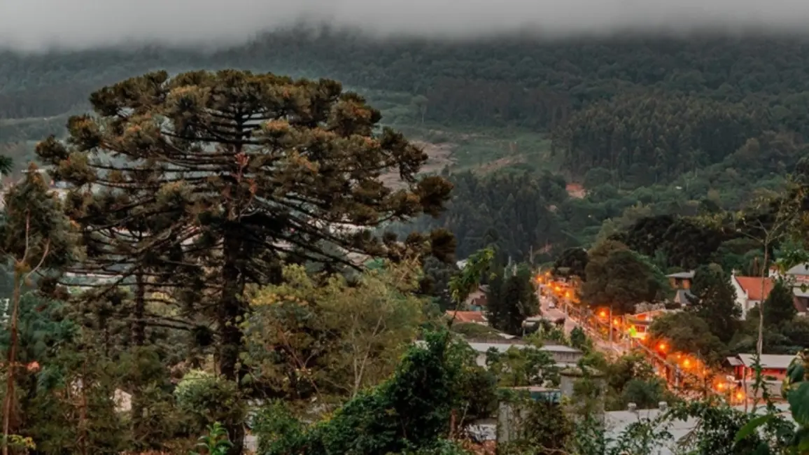 Foto 3 de Terreno / Lote à venda, 360m2 em Várzea Grande, Gramado - RS