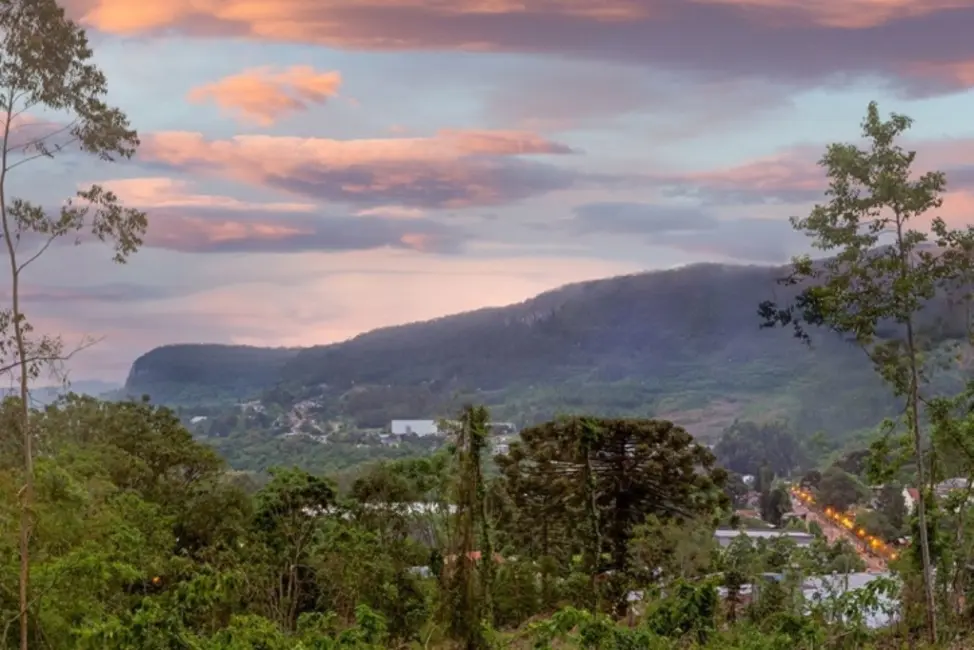 Foto 2 de Terreno / Lote à venda, 360m2 em Várzea Grande, Gramado - RS