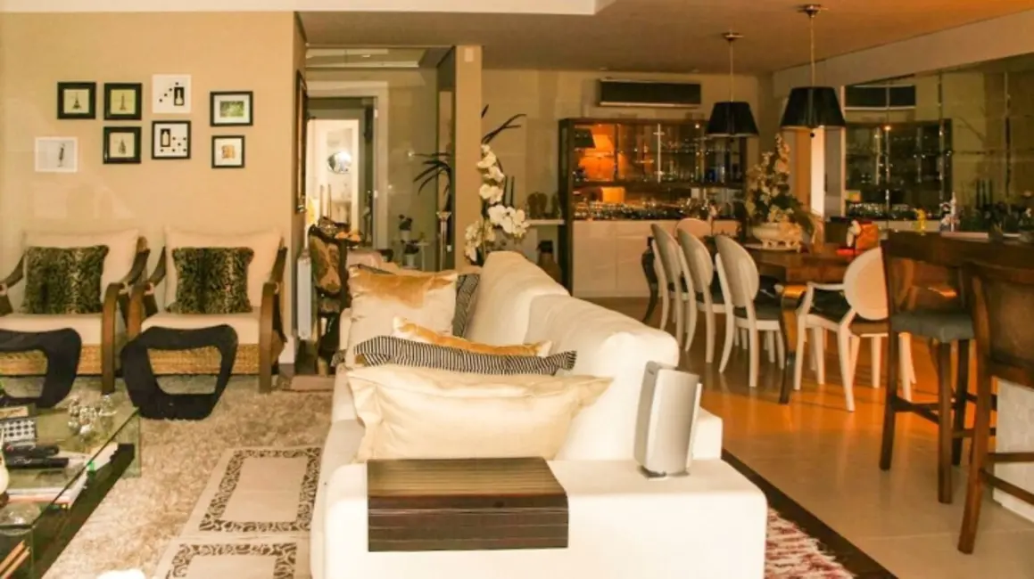 Apartamento com 3 quartos à venda, 189m2 em Centro, Gramado - RS - imagem 4 Foto 4 de Apartamento com 3 quartos à venda, 189m2 em Centro, Gramado - RS