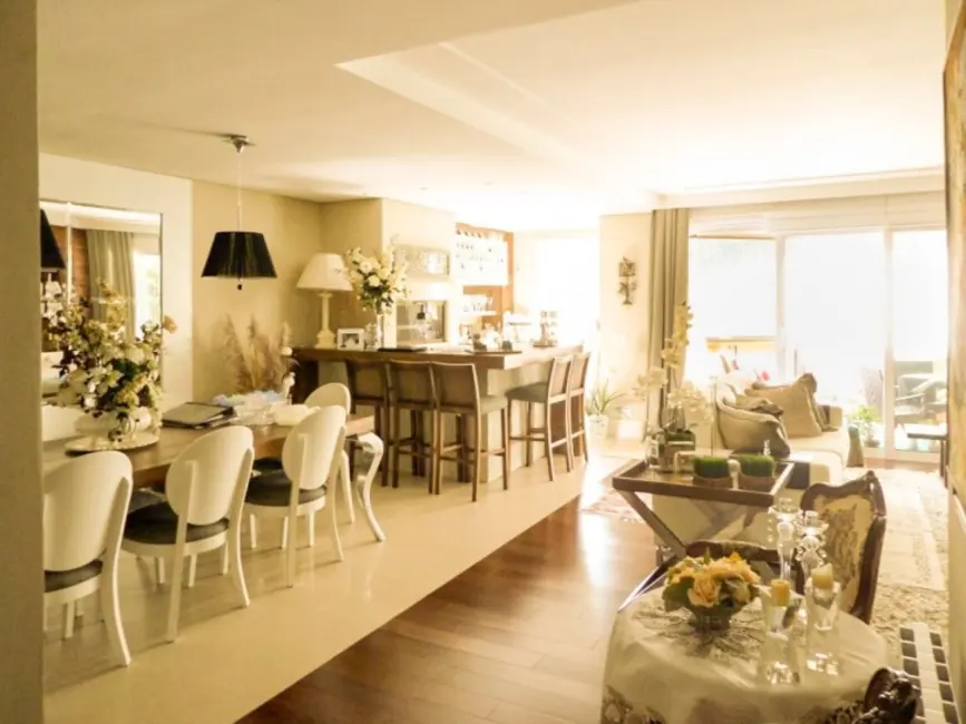 Apartamento com 3 quartos à venda, 189m2 em Centro, Gramado - RS - imagem 3 Foto 3 de Apartamento com 3 quartos à venda, 189m2 em Centro, Gramado - RS