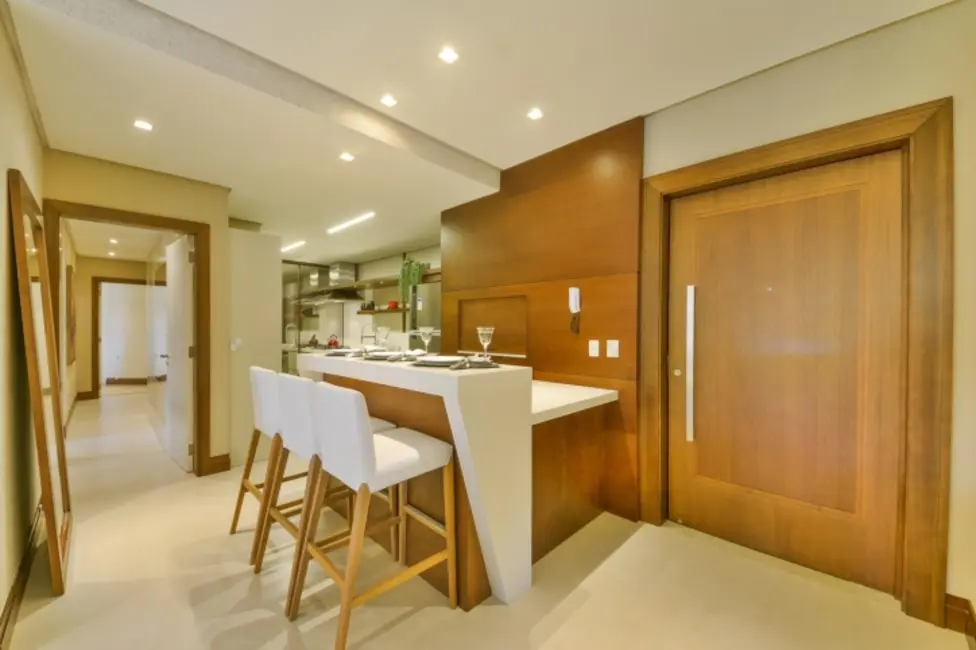 Apartamento com 3 quartos à venda, 162m2 em Centro, Gramado - RS - imagem 8 Foto 8 de Apartamento com 3 quartos à venda, 162m2 em Centro, Gramado - RS