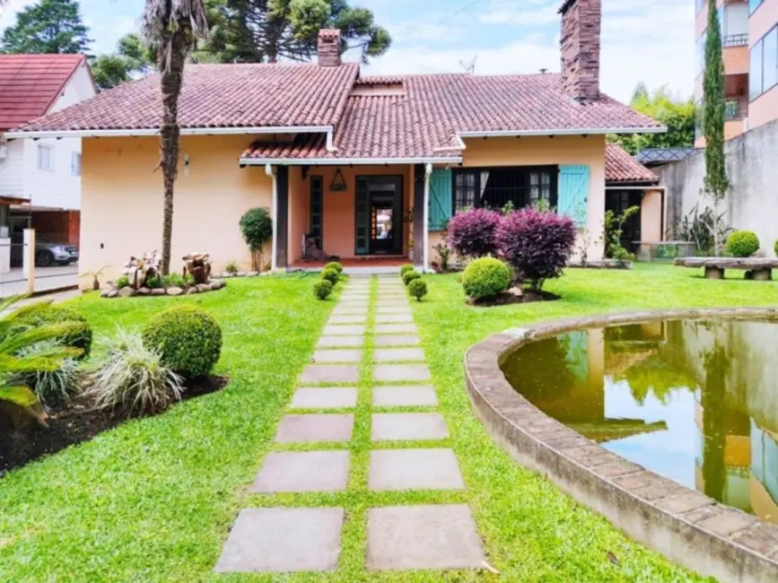 Foto 1 de Casa com 4 quartos à venda, 320m2 em Canela - RS