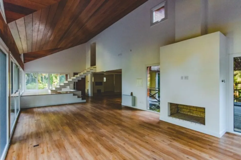 Casa de Condomínio com 4 quartos à venda, 389m2 em Centro, Gramado - RS - imagem 3 Foto 3 de Casa de Condomínio com 4 quartos à venda, 389m2 em Centro, Gramado - RS