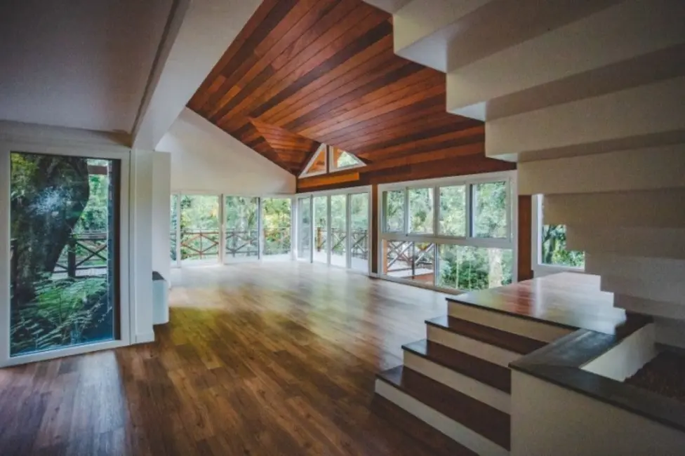 Casa de Condomínio com 4 quartos à venda, 389m2 em Centro, Gramado - RS - imagem 6 Foto 6 de Casa de Condomínio com 4 quartos à venda, 389m2 em Centro, Gramado - RS