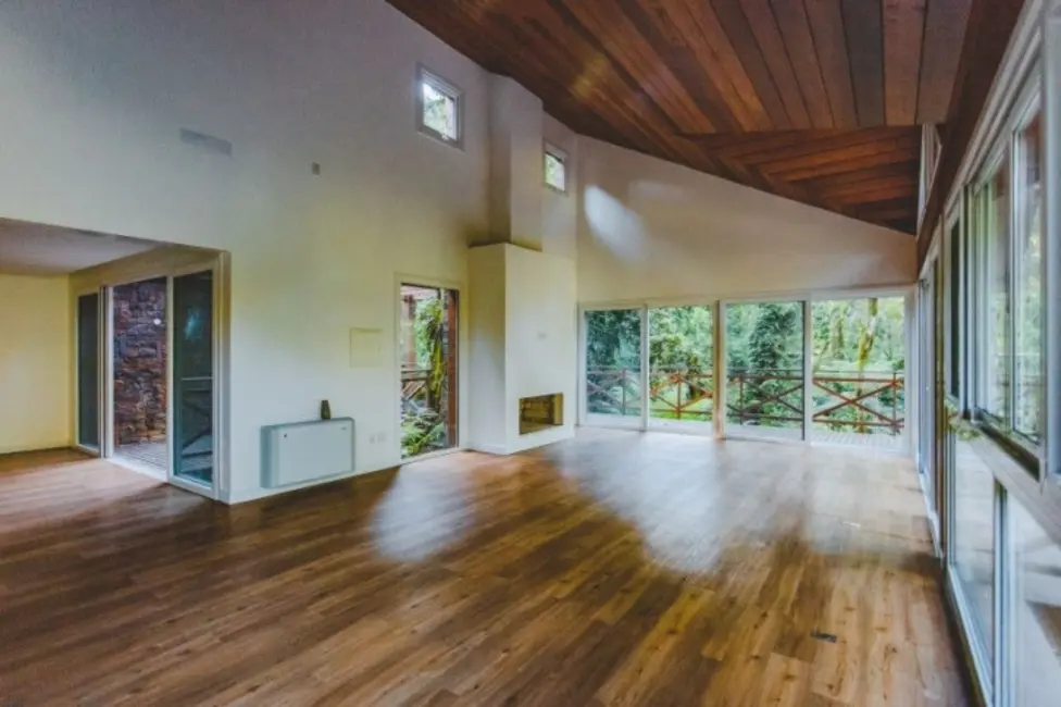 Casa de Condomínio com 4 quartos à venda, 389m2 em Centro, Gramado - RS - imagem 5 Foto 5 de Casa de Condomínio com 4 quartos à venda, 389m2 em Centro, Gramado - RS