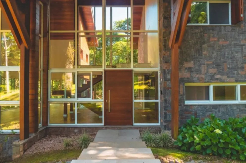 Casa de Condomínio com 4 quartos à venda, 386m2 em Centro, Gramado - RS - imagem 3 Foto 3 de Casa de Condomínio com 4 quartos à venda, 386m2 em Centro, Gramado - RS