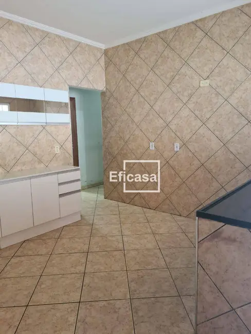 Chácara com 3 quartos à venda, 2000m2 em Guapiacu - SP - imagem 4 Foto 4 de Chácara com 3 quartos à venda, 2000m2 em Guapiacu - SP