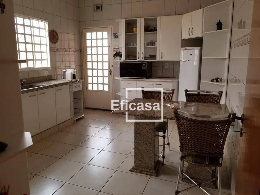 Foto 2 de Casa com 3 quartos à venda, 360m2 em Parque São Miguel, Sao Jose Do Rio Preto - SP