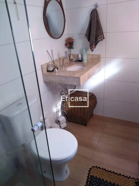 Chácara com 2 quartos à venda, 500m2 em Centro, Guapiacu - SP - imagem 6 Foto 6 de Chácara com 2 quartos à venda, 500m2 em Centro, Guapiacu - SP