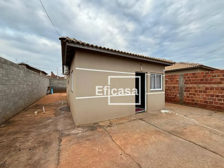 Foto 3 de Casa com 2 quartos à venda, 200m2 em Bady Bassitt - SP