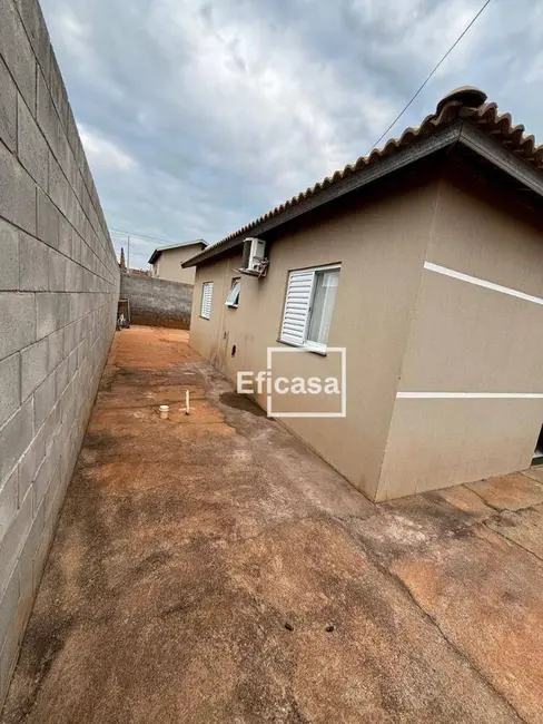 Foto 2 de Casa com 2 quartos à venda, 200m2 em Bady Bassitt - SP