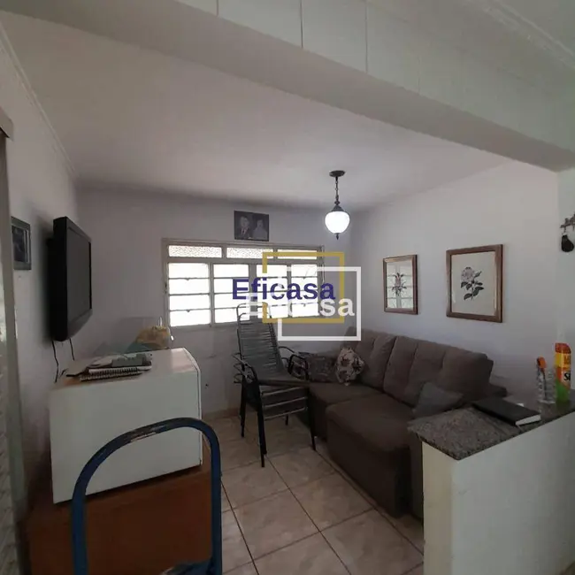 Chácara com 2 quartos à venda, 2040m2 em Centro, Guapiacu - SP - imagem 3 Foto 3 de Chácara com 2 quartos à venda, 2040m2 em Centro, Guapiacu - SP