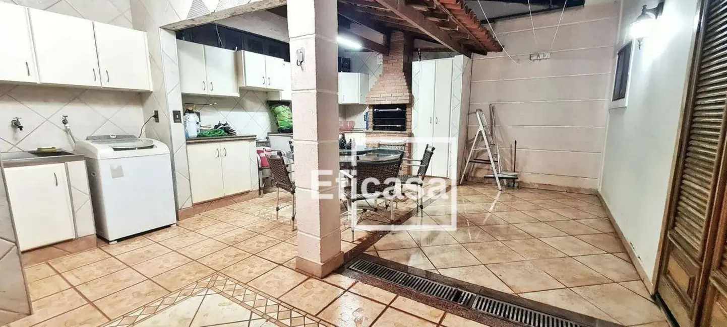 Casa com 3 quartos à venda, 242m2 em Roseiral, Sao Jose Do Rio Preto - SP - imagem 7 Foto 7 de Casa com 3 quartos à venda, 242m2 em Roseiral, Sao Jose Do Rio Preto - SP