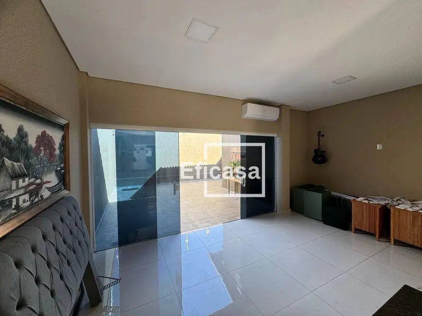 Foto 2 de Casa com 3 quartos à venda, 242m2 em Sao Jose Do Rio Preto - SP