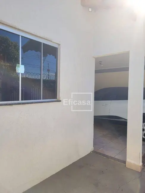 Foto 2 de Casa com 3 quartos à venda, 200m2 em Centro, Bady Bassitt - SP