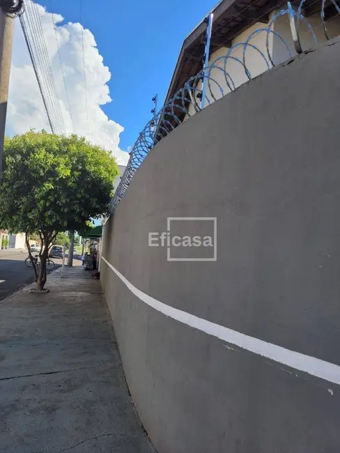 Foto 1 de Casa com 3 quartos à venda, 200m2 em Centro, Bady Bassitt - SP