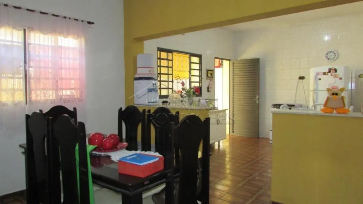 Foto 2 de Casa com 3 quartos à venda, 225m2 em Pindamonhangaba - SP