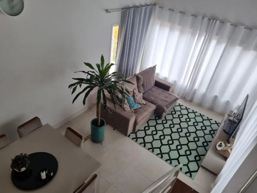 Foto 1 de Casa de Condomínio com 3 quartos para alugar, 220m2 em Pindamonhangaba - SP