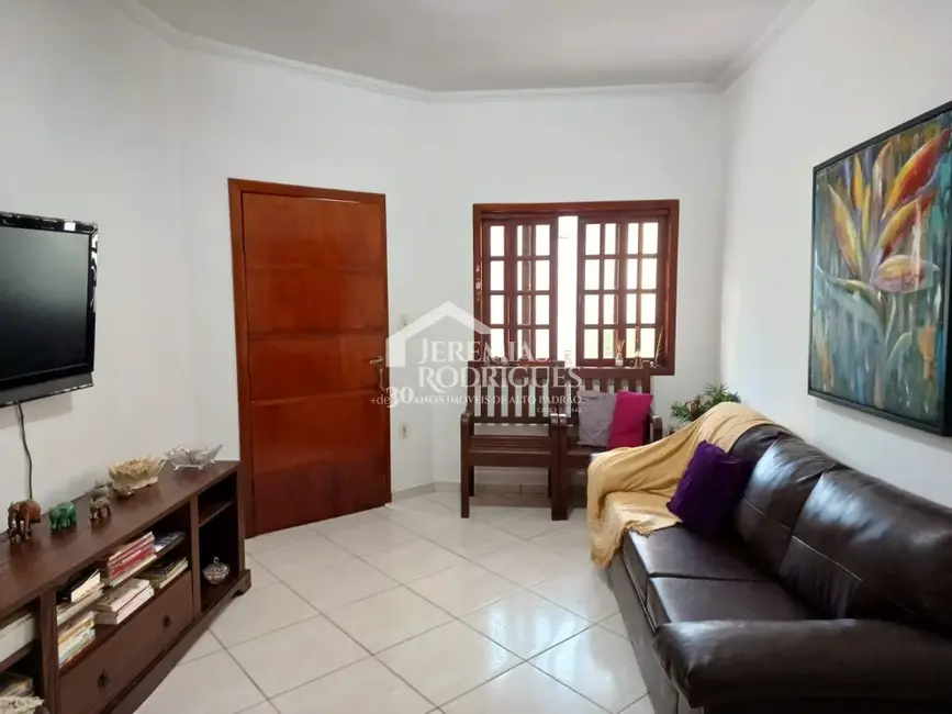 Foto 1 de Sobrado com 3 quartos à venda, 125m2 em Pindamonhangaba - SP