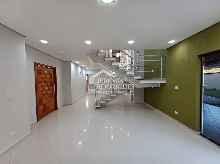 Foto 1 de Casa de Condomínio com 4 quartos para alugar, 300m2 em Pindamonhangaba - SP